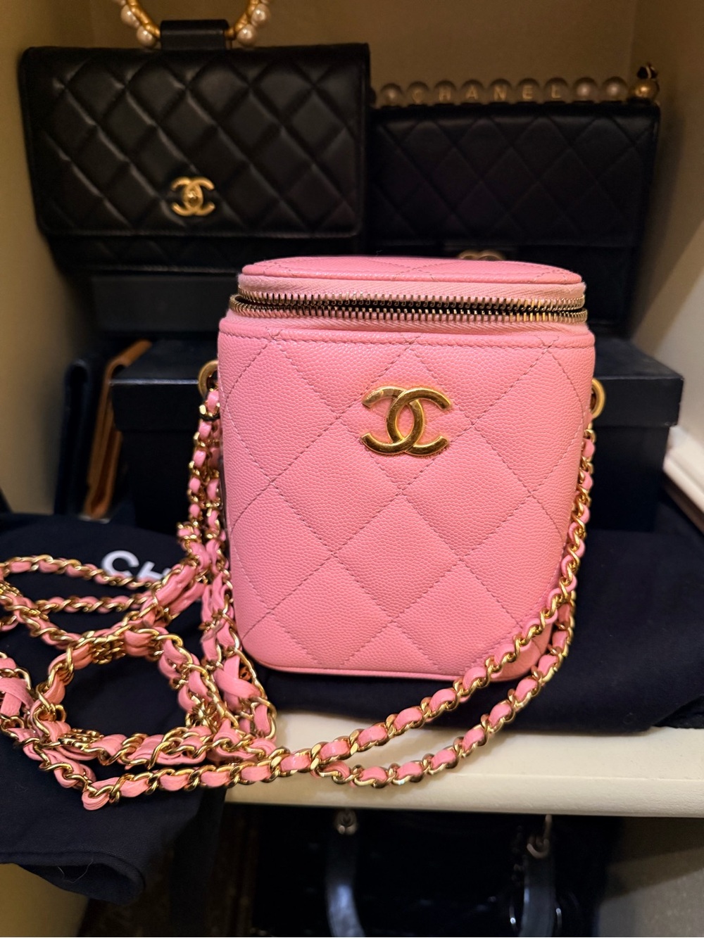 CHANEL Pink Quilted Vanity bag. Caviar leather Almost new!